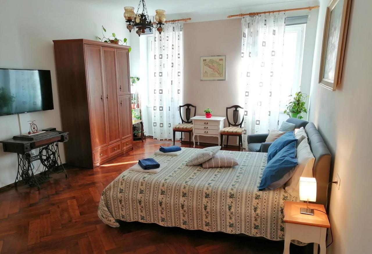 Guest House Barocco Ровинь Экстерьер фото